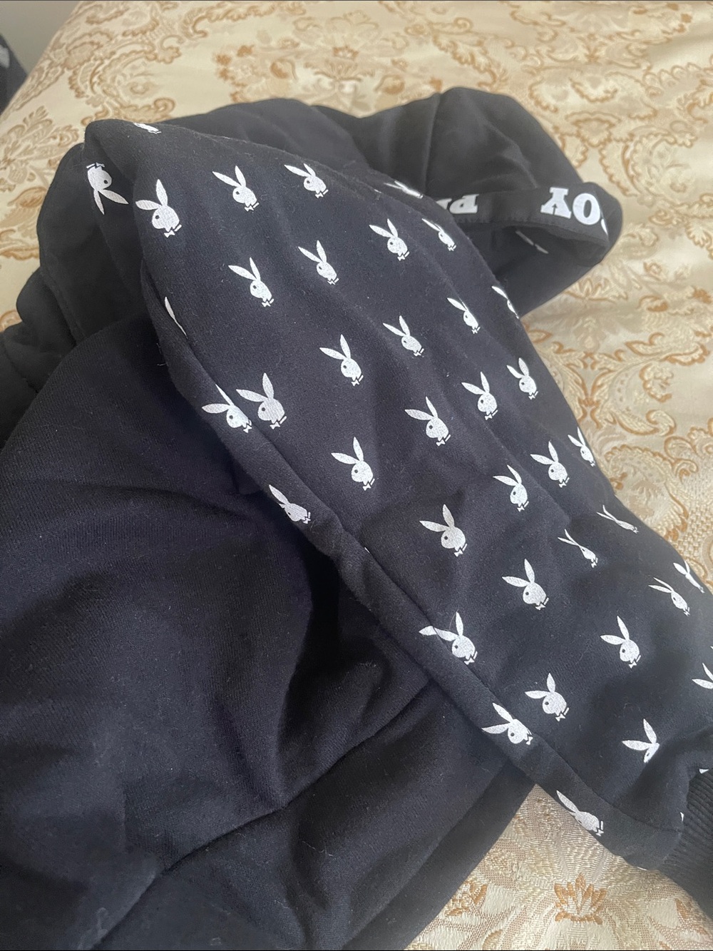 PLAYBOY Black Cropped Hoodie with Logo-Print Sleeves - Picture 3 of 3